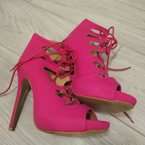 Shoes - Pink heels with string